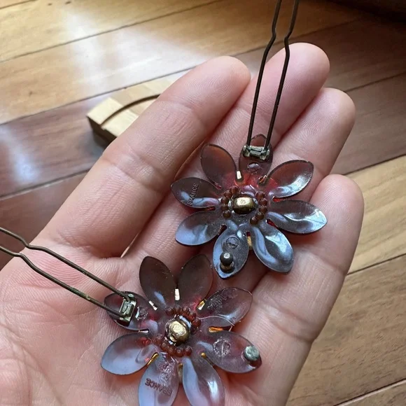 Vtg Auth Escada Gold and Brown Floral hair clips pair - Picture 10 of 10